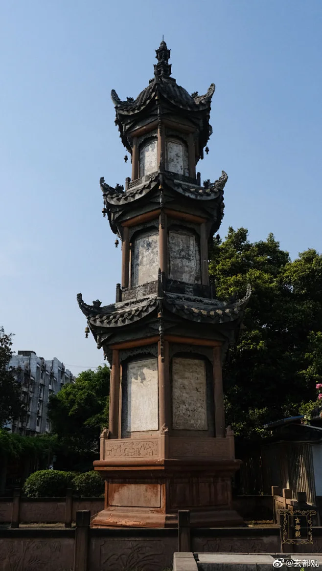 【汉州字库塔】位于广汉市雒城遗址，俢建于清乾隆年间。砖石结构，三层楼阁式六角攒尖顶。造型如塔通高14米，塔基设六边形须弥台。第一层开券门，为 ...
