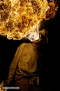法国摄影师Tom Lacoste作品：惹火上身中的光影涂鸦与神奇火焰