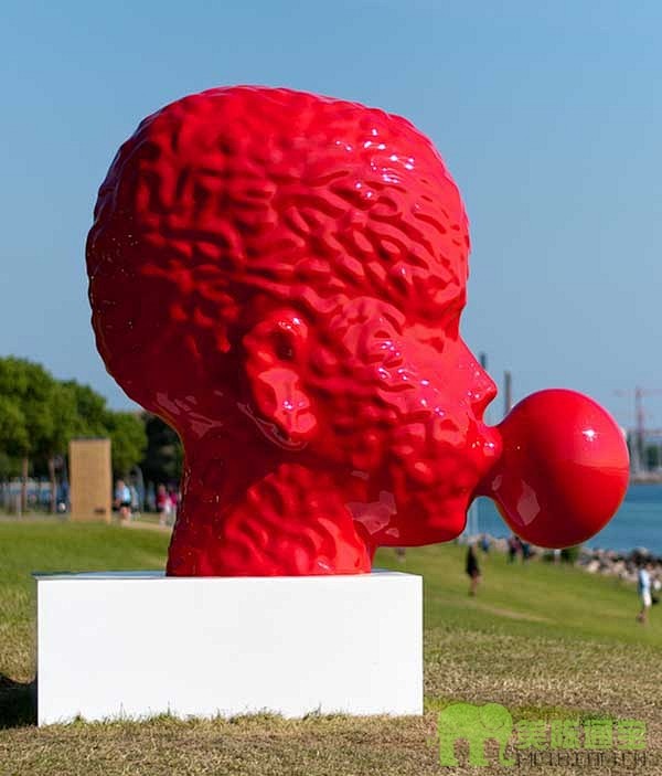 悉尼海边的红色雕塑