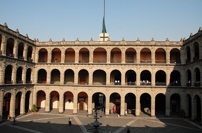 国民宫（墨西哥总统府）。