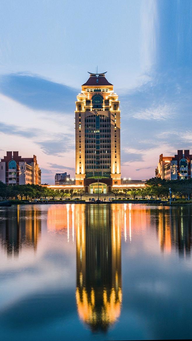 这些学府有着悠久的历史和深厚的文化积淀同时还兼顾气质美貌