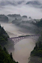 浓雾留白
让全世界的风景
沾染上中国画的意境                                  美到极致……