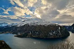 杰兰格,冬天,山妖梯级,盖伦格峡湾,默勒-鲁姆斯达尔,岩石海岸线,水,水平画幅,山,雪