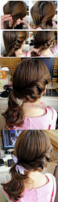 一款简单实用的唯美发型，很适合走甜美淑女范儿的你哦！自己动手扎一扎吧！http://www.meethere.cn/photo/listphoto.do