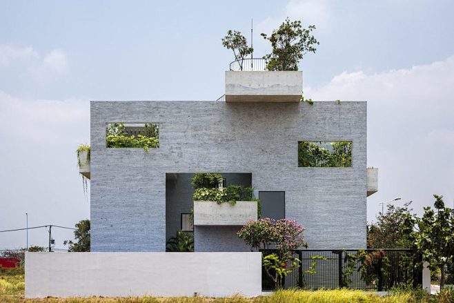 Binh House by Vo Tro...