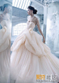 LAZARO 在官网发布了2013春夏新款婚纱