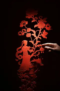 新春窗花剪纸艺术传统文化人物摄影图