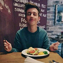 dramaticstucks采集到troye