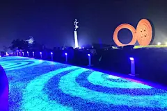 荧光跑道、夜光漫道_地盾绿道|彩色路面|西安陶瓷颗粒彩色防滑路面|西安发光跑道|西安荧光跑道|星光漫道|西安沥青改色|MMA彩色沥青|彩色透水混凝土|胶粘石路面|西安夜光石路面|西安发光路面|荧光石路面|现浇式聚合物金刚盲道|陕西南亭实业有限公司