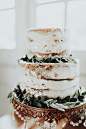 Simple wedding cake decorated with leaf #weddingcakes#wedding wedding cakes | wedding cakes simple | wedding cakes rustic | wedding cakes elegant | wedding cakes vintage |