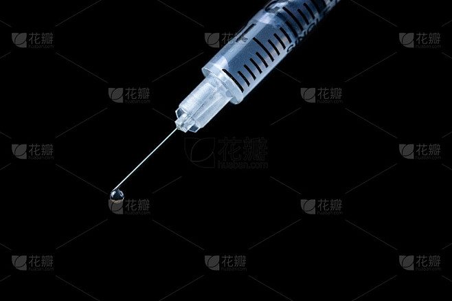 滴在注射器针头上