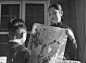1947年7月21日，上海。市长夫人在展示她的花鸟画