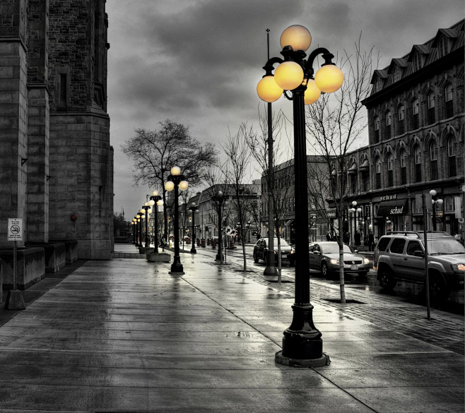 路灯暖光小道街道小巷街头人来人往文艺背景壁纸异国情调