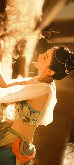 鸿音 敦煌 沙子 好看的美女全面屏高清手机壁纸