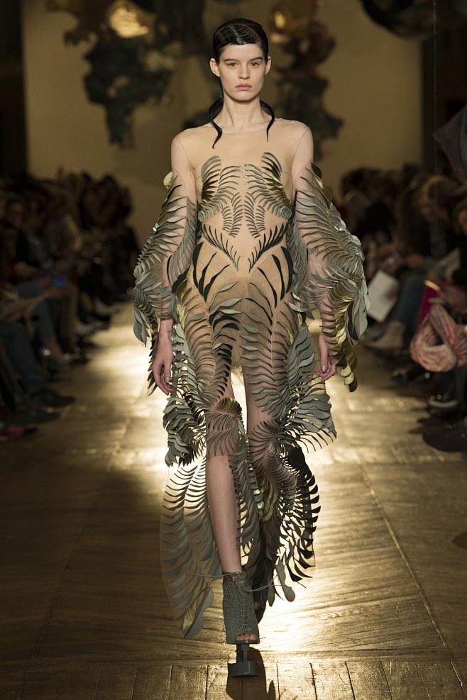 Iris van Herpen Spri...