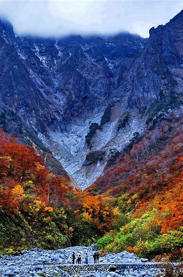 “魔鬼山”谷川，日本，肯大泽。
