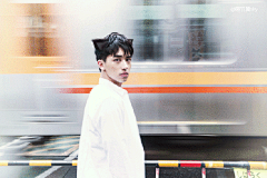 #许魏洲ZZ#  #萌系耳朵系列#  @许魏洲ZZ  忙的头晕眼花，懵逼了一天了，做得有点low但是人可爱啊尾巴是真魔性。有人要的手机壁纸  悄悄发。  to @Overdose瑜洲糖