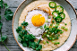 spicy cheddar grits with fried eggs 