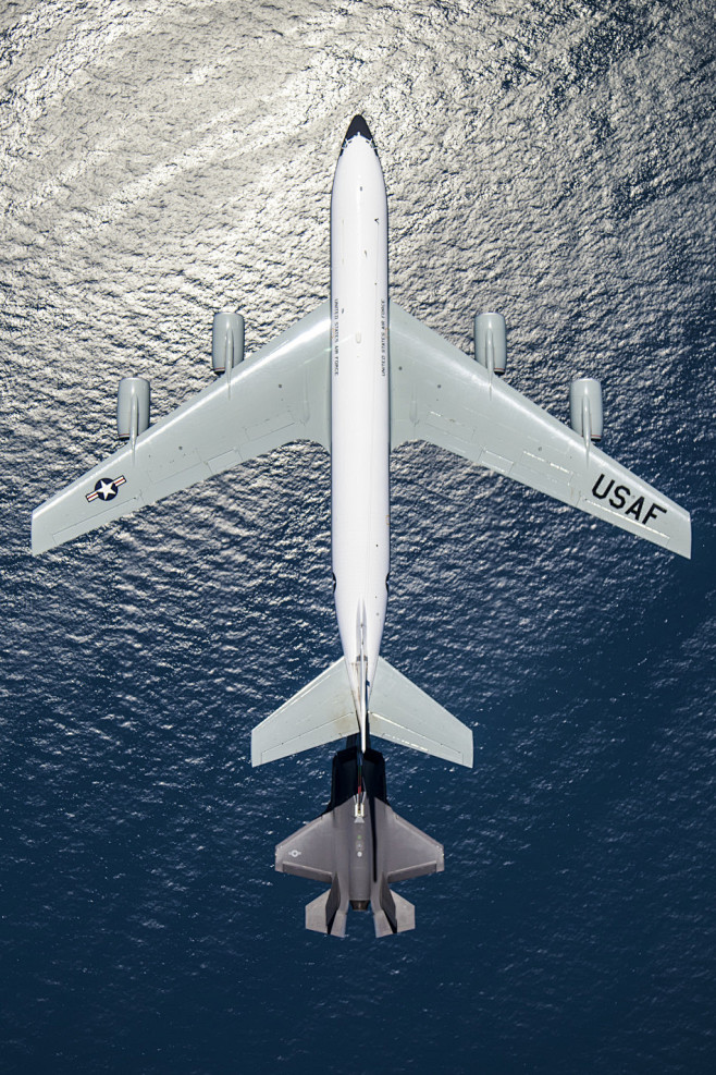 F-35AB战机空中加油