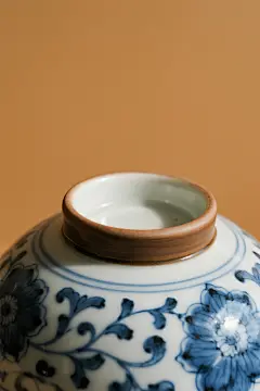 中式古典瓷器青花瓷陶瓷餐具碗瓷碗摄影图