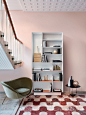 Italian modern design bookcase with mirror - D.357.1/2 - Molteni&C : D.357.1/D.357.2 is a modern Italian design bookcase with shaped plywood and elm covering, available with or without mirror | Find out where to buy it!
