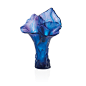 Daum Crystal Arum Bleu Nuit : Subtle and elegant, the Arum collection imposes its style in Maison Daum's new floral collection. Depicting a Mediterranean flower of the Araceae family, Daum creates a series where the crystal blends with the curves of the f