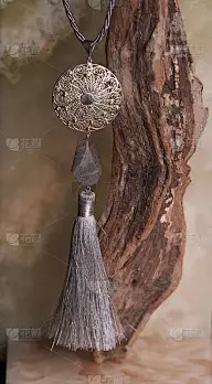 女性的珍贵饰品。复古项链