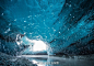 神奇的冰岛。摄影师Nicolas Brousse在冰島最大的冰川瓦特纳冰原内部的拍摄到的震撼画面，这妖艳的蓝色让人仿佛置身外星球。 ​​​​
