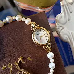 代購 agete 珍珠手錶 阿卡朵 女生手錶 | 蝦皮購物 : 日本女生最愛品牌，從飾品起家到現在，已經收穫無限少女的心，我也是特別喜歡這個牌子，所以給你們找到了大量的資源。

agete原單正品珍珠表。日本超火品配飾內品牌榜首。大部分去日本旅遊的妹子都沒有能逃過它的誘惑，無法抵抗的魅力。唯一一款可以把簡約，復古，文藝連結到一起的一款手錶，戴上之後，優雅精緻是你，文藝氣質也是你。貝殼錶盤淡水珍珠表鏈，錶盤直徑1.6cm 厚度0.5cm，適合手圍13-15cm 
機芯：日本miyota，mini機芯。生活防