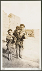 1910年的甘肃……_高台县 : 2月13日，路上的儿童乞丐。