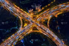 公路路口形状字母 x 夜间交叉的鸟图. 