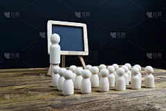 无彩绘教练木娃娃小组讲座及黑板