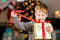 1280-485025774-little-boy-unwrapping-christmas-present.jpg (1280×853)