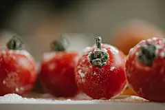 红润饱满的西红柿摆拍红润饱满的西红柿摆拍