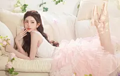 家 花园 花 沙发 美女 粉色裙子 清新美女4k壁纸