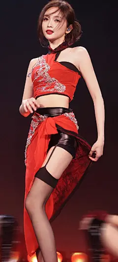 美女壁纸～吴宣仪，毛领披肩夜上海...@霁枫壁纸的动态