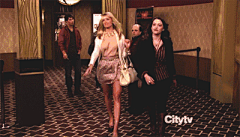 好包不过万！种下一片草一起剁手可好？ : 眼看着今年已经过半，宝宝们是不是想要买个包激励一下自己好好工作顺利熬到年终啊？比如被大半个时尚圈宠幸的CHANEL Gabrielle流浪包又或者是时尚博主们大爱的Chloé Nile圆环包，不过这些热门款不是价格“太美丽”就是已经烂大街了！ COCO想说死磕这些昂贵的大牌包，考虑过下个月还卡债的自