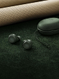 Słuchawki Beoplay E8 od Bang  Olufsen - PLN Design