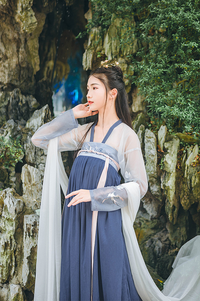 汉尚华莲传统汉服女款唐制高腰齐胸襦裙灵鸟携枝绣花渐变上襦日常淘宝