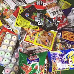 我在外面拍照，被公司小伙伴刷屏，原来在过#六一儿童节#，踢毽子跳皮筋夹弹珠玩的很high的样子，红包什么的为什么宝宝没有啊 ​