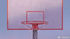 寂静的城市人与风景插画.
仿佛那一刻世界都停止了.
充满了故事的画面.


插画/vcrworks ​​​​