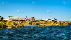 秘鲁的喀喀湖上的乌罗斯浮岛