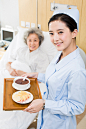 病人,护士,食品,健康食物,医院_c1cddfcac_护士给病人准备食物_创意图片_Getty Images China
