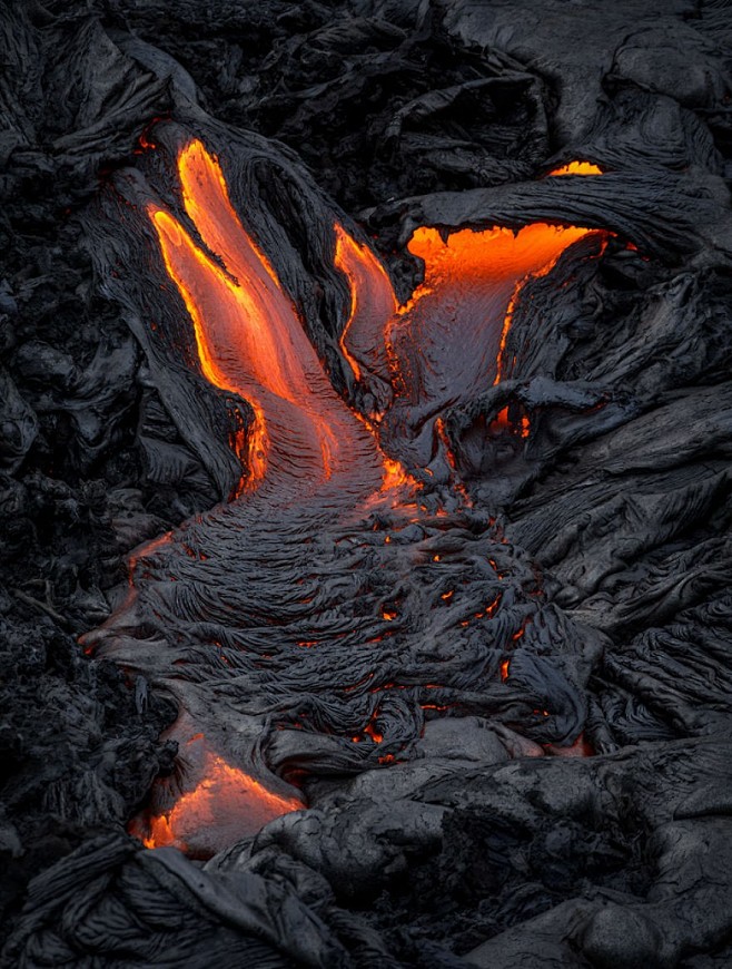 夏威夷基拉韦厄火山的熔岩流融化了我的相机...
