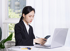 我就想叫木头人采集到商务女性办公场景人像素材