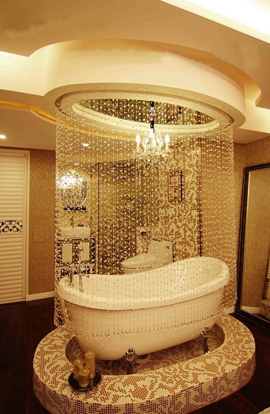 简约卫生间浴缸吊灯装修设计