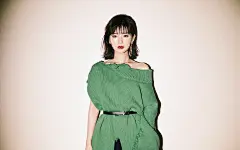 毛晓彤性感优雅写真桌面壁纸