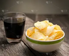 碗,木制,背景,薯片,桌子,可乐,辣玉米片,水平画幅,开胃品,膳食