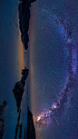 锡内莫雷茨村上空的英仙座流星雨，保加利亚 (© jk78/Getty Images)
今晚我们将不能来到保加利亚南部的黑海海岸观看英仙座流星雨，但也许这张令人惊艳的照片会激励你去看看外面的天空。每年八月，斯威夫特-塔特尔彗星的碎片会进入地球大气层，形成英仙座流星雨。如果有条件的话，在8月24日之前的任何时候暂时远离城市灯光，在外面找一个安全的地方，让你的眼睛适应黑暗30分钟。再仰望天空的北部，或者找到英仙座，然后你会看到一场盛大光影的盛宴。
2018-08-13
欧洲, 保加利亚, 锡内莫雷茨村