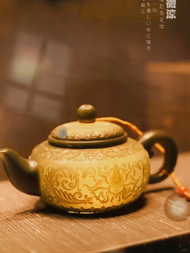 大英博物馆～薄胎缠枝纹玉壶